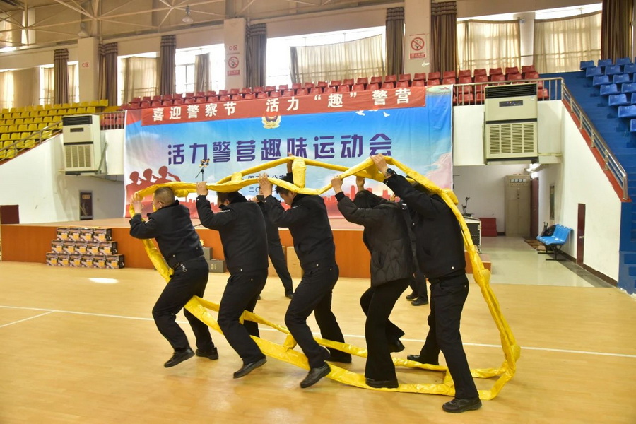 “警”彩飞扬 周至公安趣味运动会